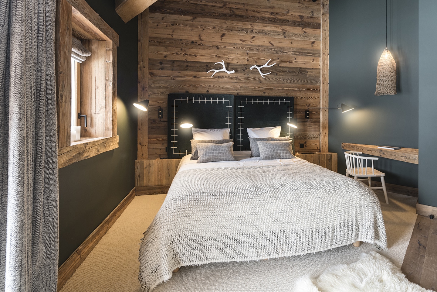 chalet-ovalala-val-isere-luxe-bedroom2front