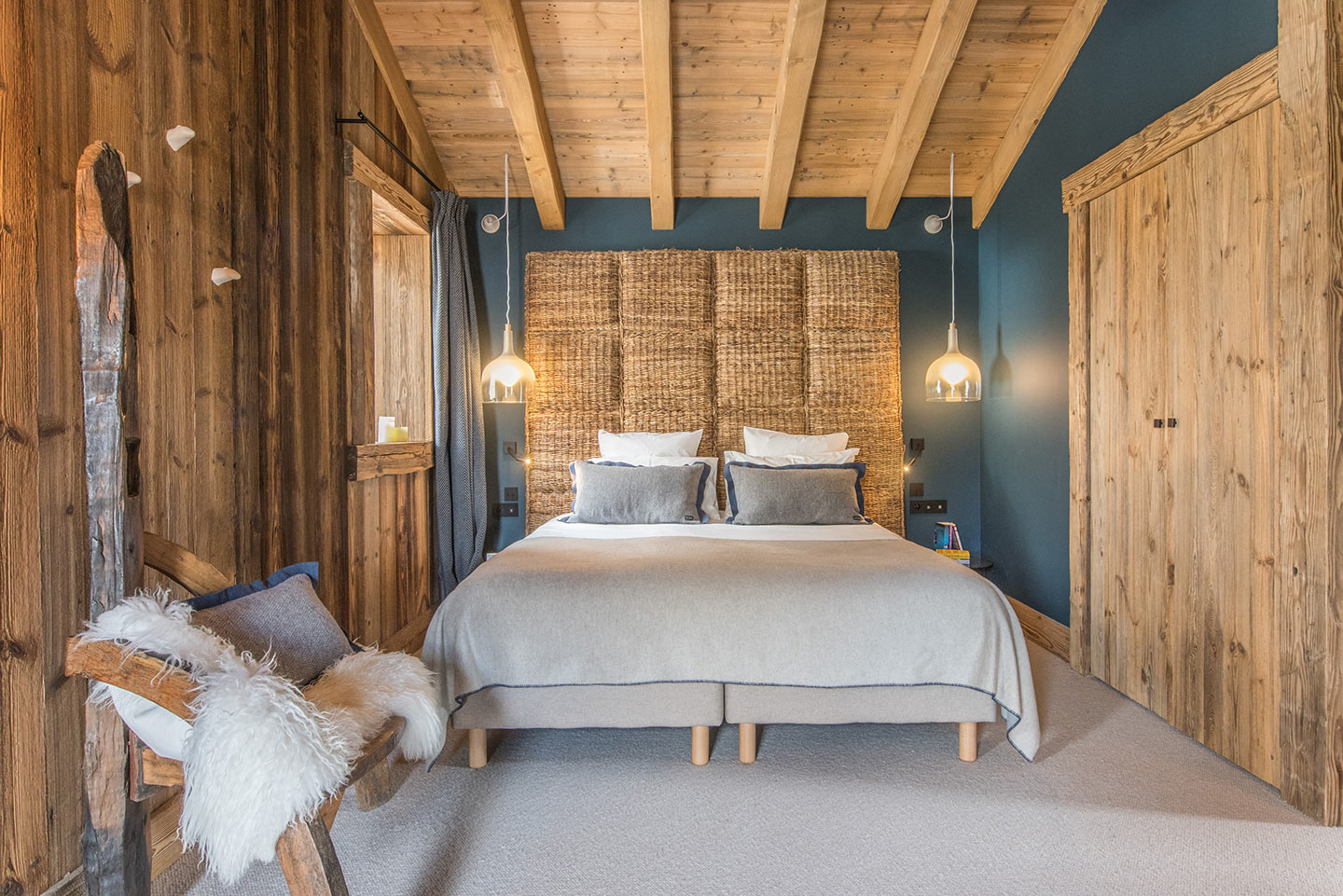 chalet-ovalala.-val-isere-luxe-bedroom5-front